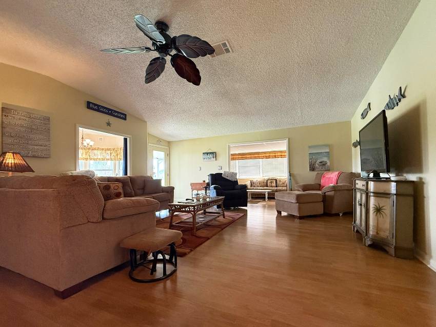 8111 Buena Vista Drive a Ellenton, FL Mobile or Manufactured Home for Sale